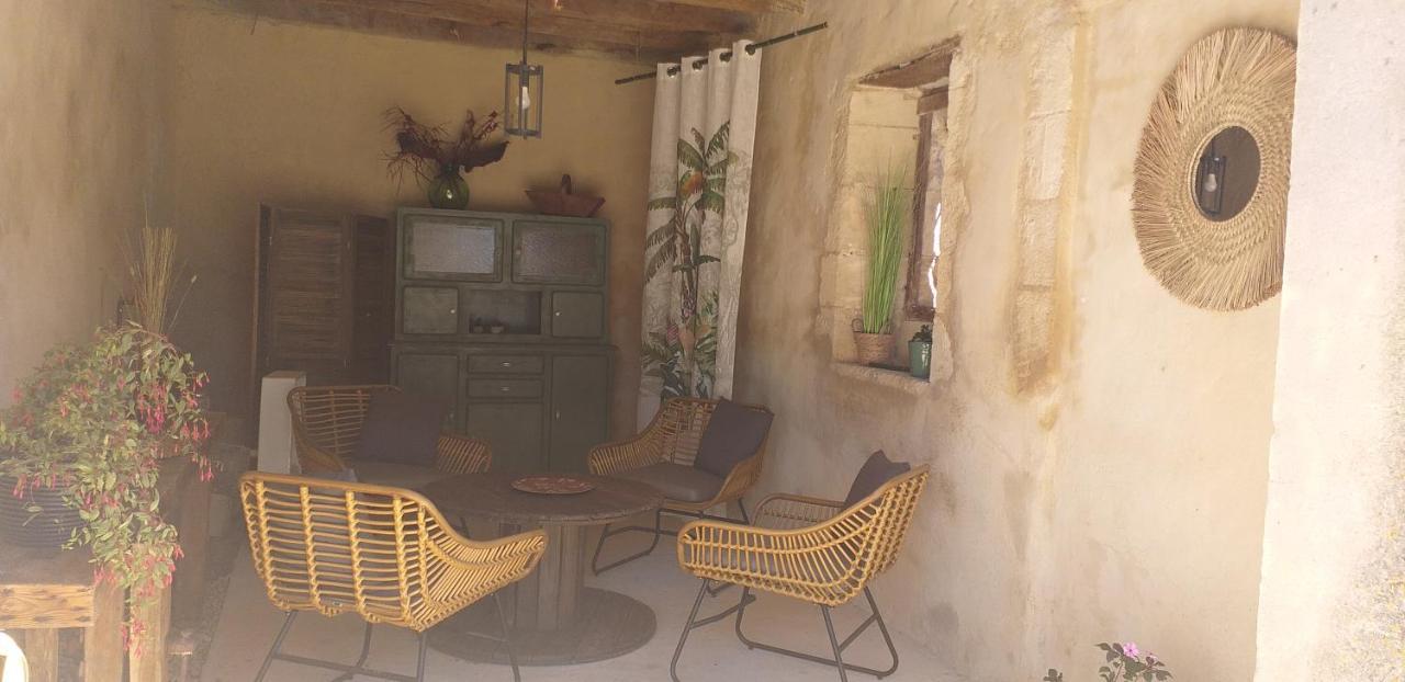 Villa Logis de Bois Roche  à Saint-Bonnet-sur-Gironde Extérieur photo